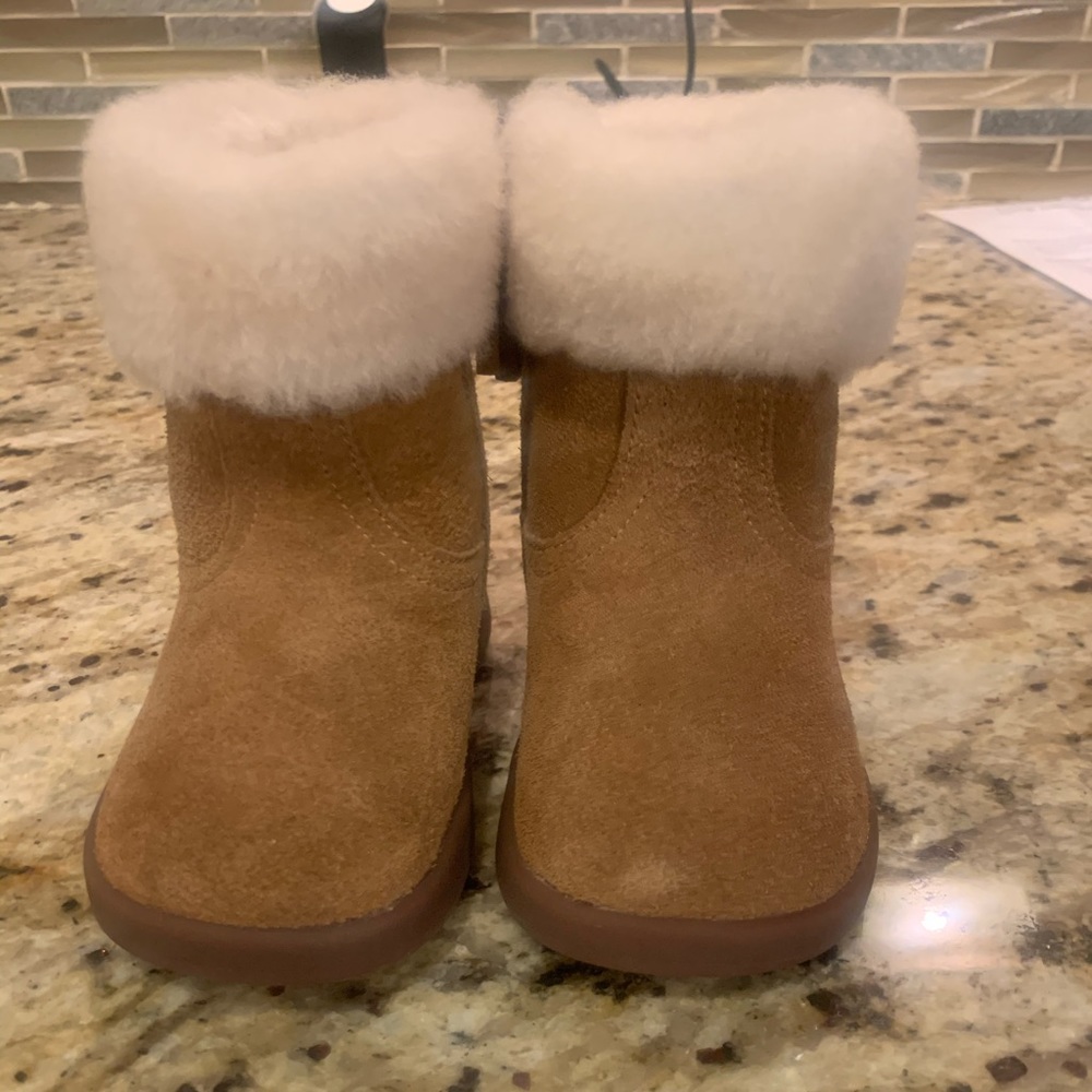 Toddler Girls UGGs size 4/5